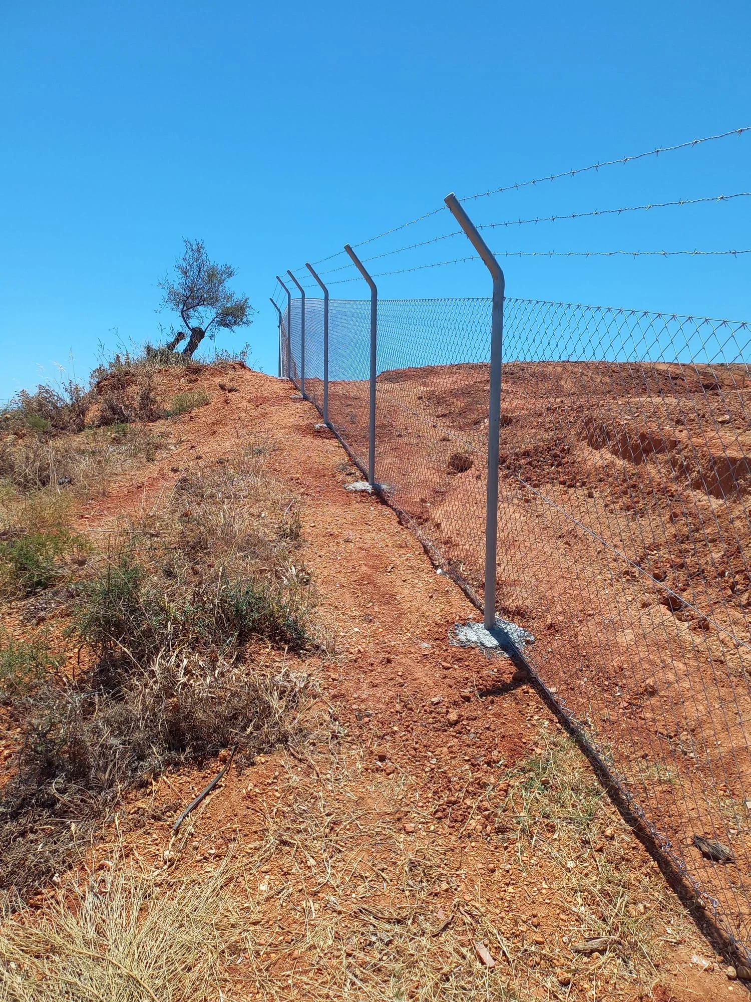Instalação de Portão em Ferro Forjado e Vedação Perimetral — Ayamonte, Espanha