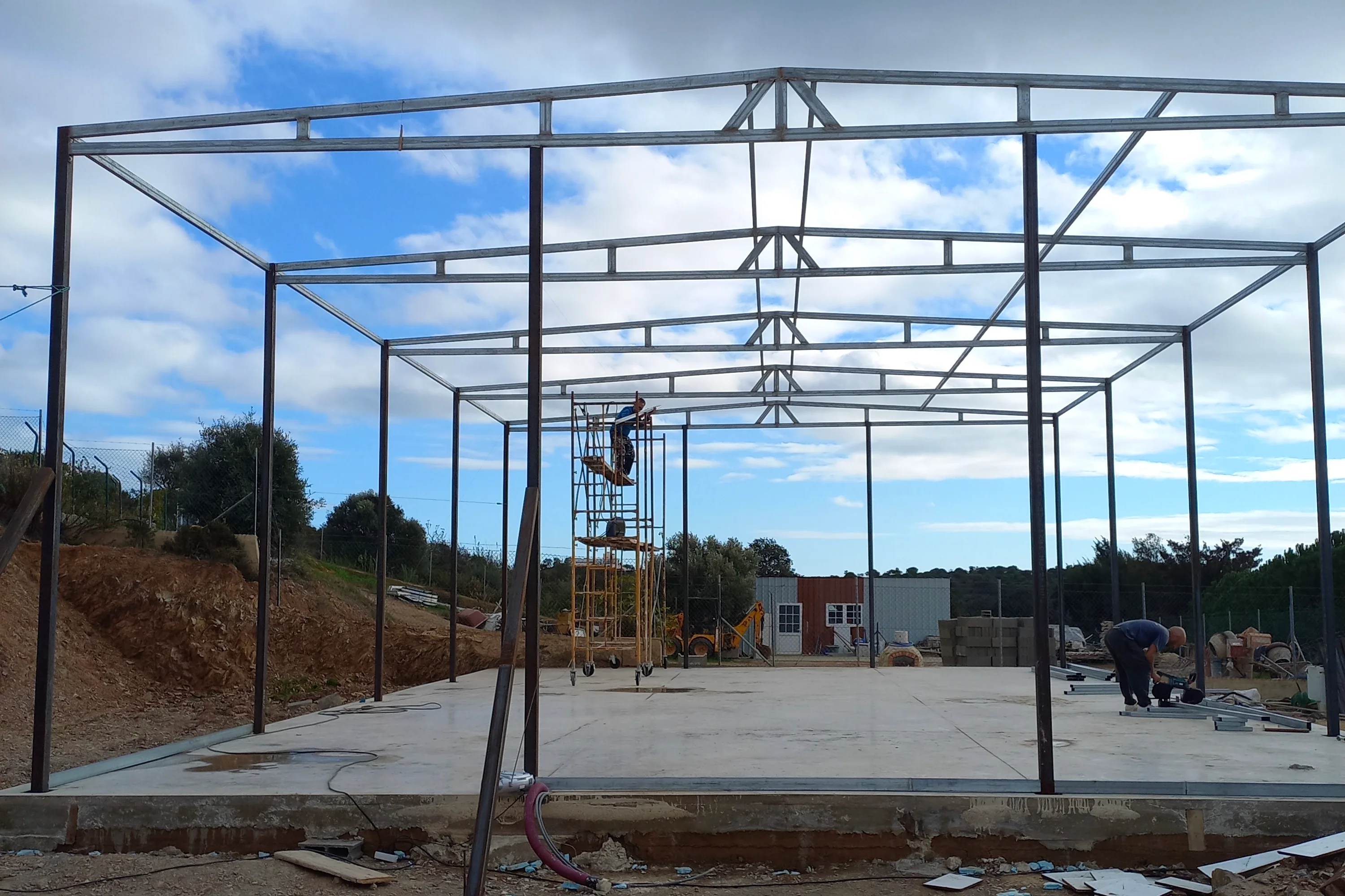 Construção de Armazém em Estrutura Metálica — Serralharia — Castro Marim, Algarve